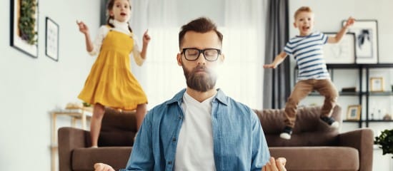 Covid-19 : un arrêt de travail pour les non-salariés devant garder leur enfant