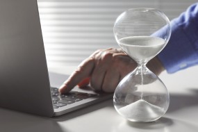 Quant au délai imparti pour s’opposer à une contrainte de l’Urssaf